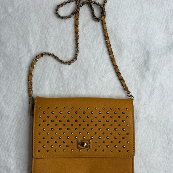 Bebe Los Angeles Studded Mustard Crossbody Bag - Picture 2 of 6